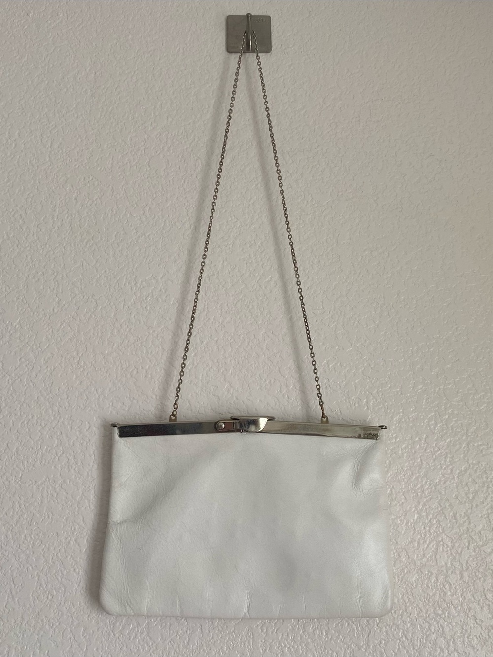 Vintage Etra lift clasp leather clutch with chain, white